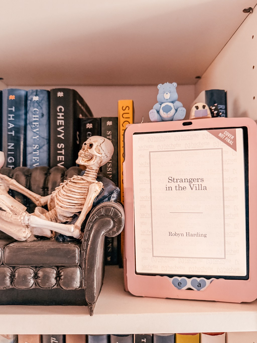 Strangers In the Villa by Robyn&nbsp;Harding